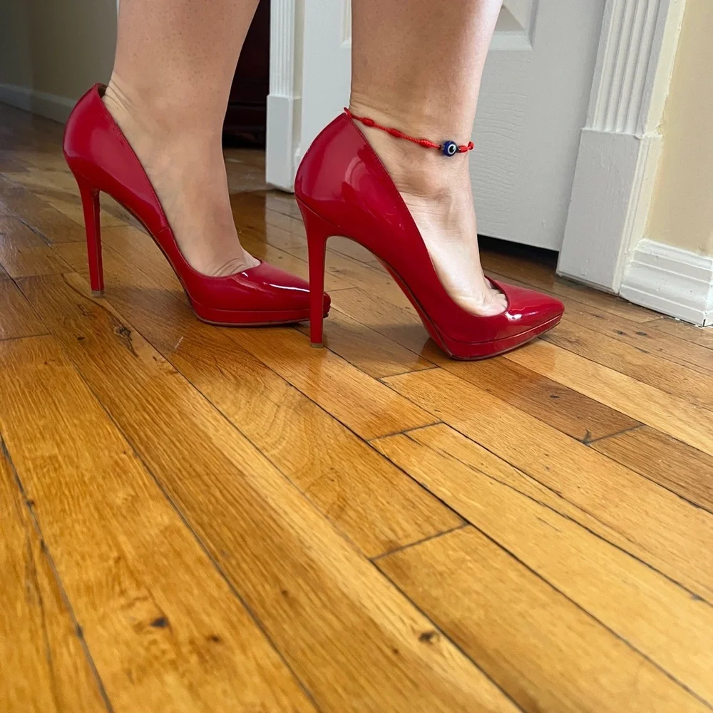 STEAL OF THE DAY AUTHENTIC - FLASH TODAY ONLY ⭐️✨LOUBOUTIN RED HEELS👠 - Picture 4 of 17